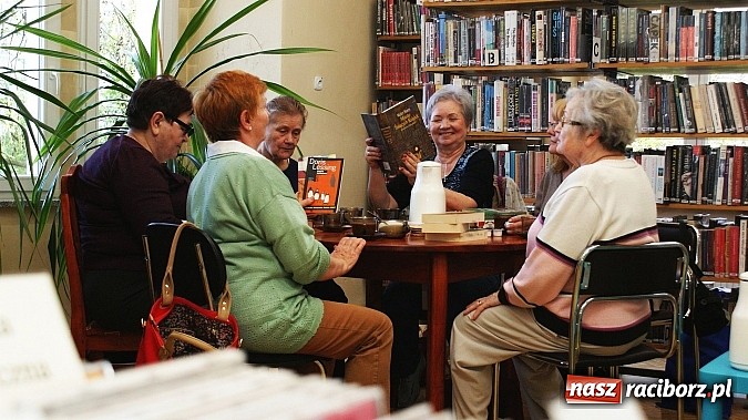 Zdjęcie w galerii na portalu naszraciborz.pl: Jeść przyzwoicie, czyli kolejne spotkanie Dyskusyjnego Klubu Książki  wiadomości z regionu