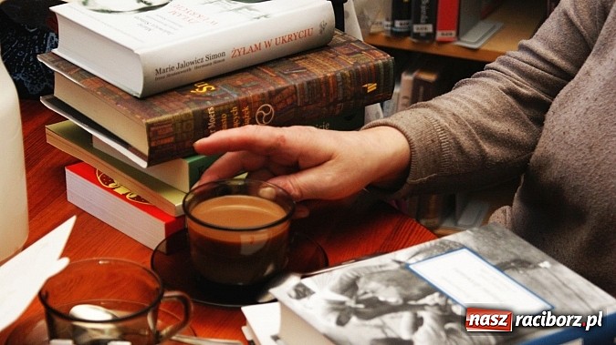 Zdjęcie w galerii na portalu naszraciborz.pl: Jeść przyzwoicie, czyli kolejne spotkanie Dyskusyjnego Klubu Książki  wiadomości z regionu