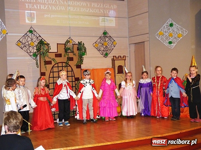 Zdjęcie w galerii na portalu naszraciborz.pl: Przedszkolaki z Nędzy ze Śpiącą królewną na przeglądzie w Tworkowie wiadomości z regionu