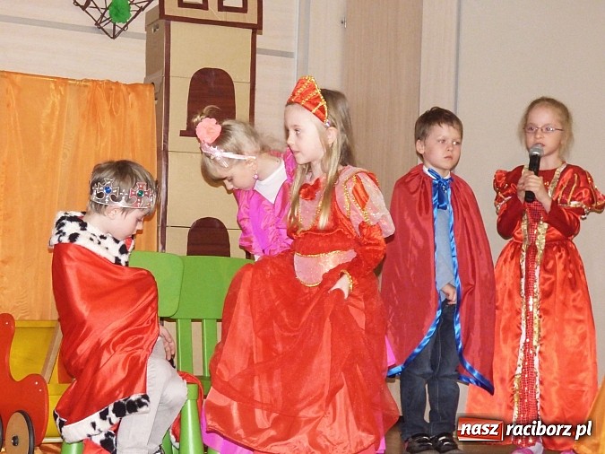Zdjęcie w galerii na portalu naszraciborz.pl: Przedszkolaki z Nędzy ze Śpiącą królewną na przeglądzie w Tworkowie wiadomości z regionu