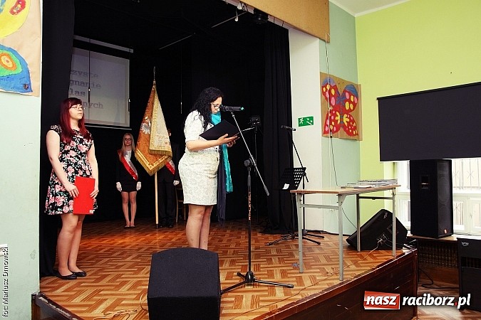 Zdjęcie w galerii na portalu naszraciborz.pl: Maturzyści z ZSZ zakończyli rok szkolny w MDK wiadomości z regionu