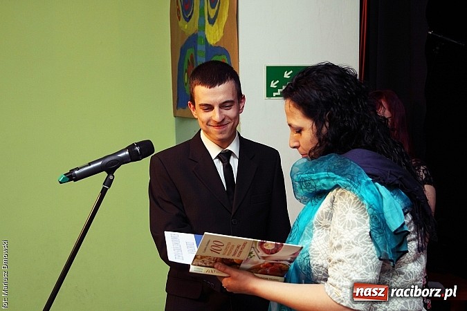 Zdjęcie w galerii na portalu naszraciborz.pl: Maturzyści z ZSZ zakończyli rok szkolny w MDK wiadomości z regionu