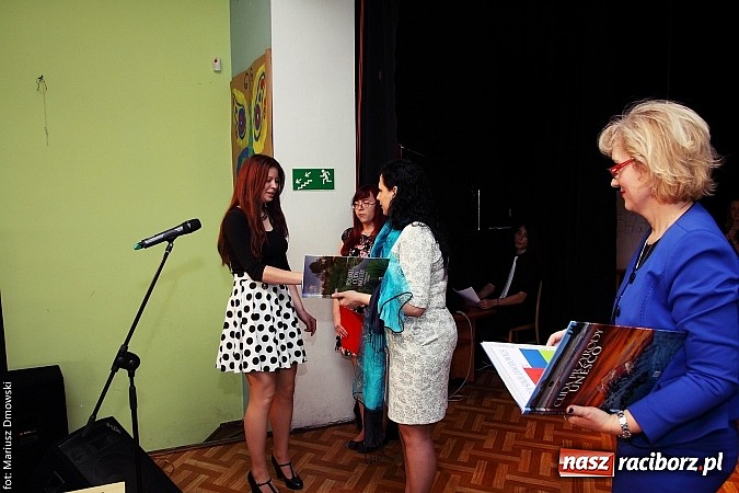 Zdjęcie w galerii na portalu naszraciborz.pl: Maturzyści z ZSZ zakończyli rok szkolny w MDK wiadomości z regionu