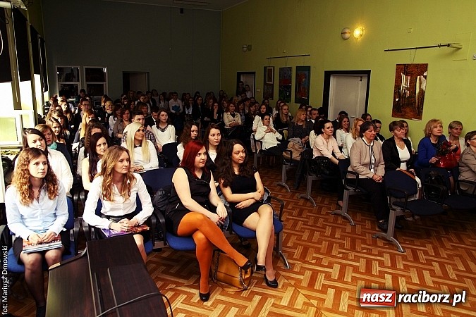 Zdjęcie w galerii na portalu naszraciborz.pl: Maturzyści z ZSZ zakończyli rok szkolny w MDK wiadomości z regionu