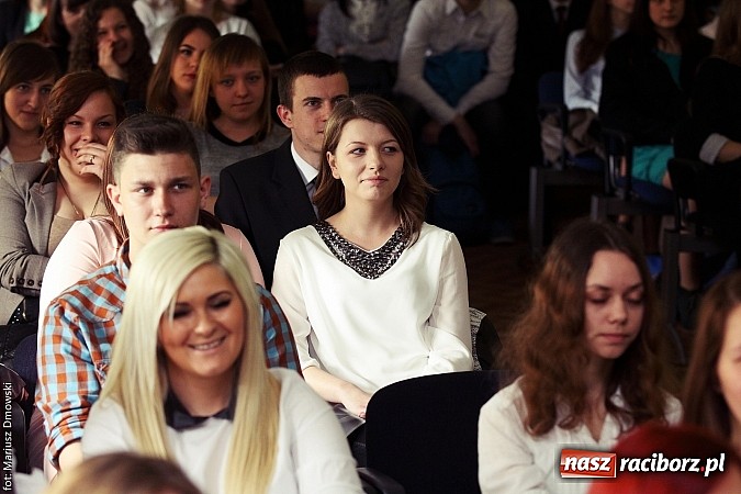 Zdjęcie w galerii na portalu naszraciborz.pl: Maturzyści z ZSZ zakończyli rok szkolny w MDK wiadomości z regionu