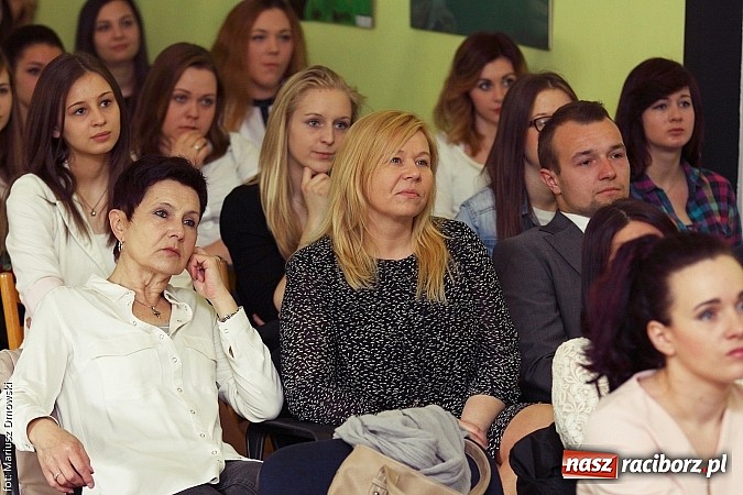 Zdjęcie w galerii na portalu naszraciborz.pl: Maturzyści z ZSZ zakończyli rok szkolny w MDK wiadomości z regionu