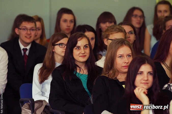 Zdjęcie w galerii na portalu naszraciborz.pl: Maturzyści z ZSZ zakończyli rok szkolny w MDK wiadomości z regionu