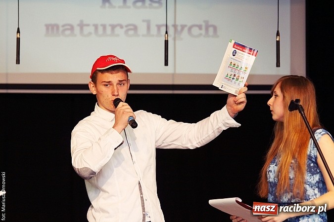 Zdjęcie w galerii na portalu naszraciborz.pl: Maturzyści z ZSZ zakończyli rok szkolny w MDK wiadomości z regionu