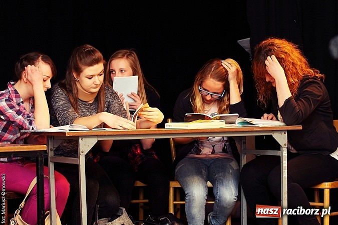 Zdjęcie w galerii na portalu naszraciborz.pl: Maturzyści z ZSZ zakończyli rok szkolny w MDK wiadomości z regionu