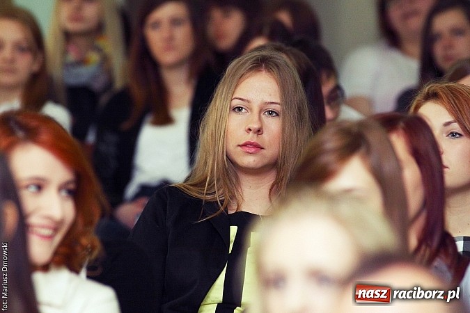 Zdjęcie w galerii na portalu naszraciborz.pl: Maturzyści z ZSZ zakończyli rok szkolny w MDK wiadomości z regionu