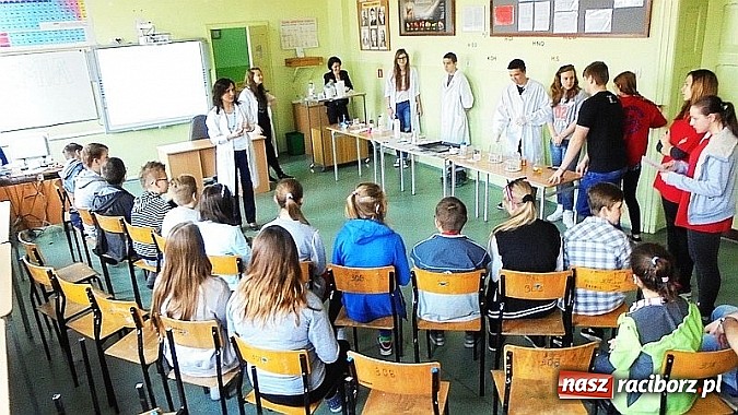 Zdjęcie w galerii na portalu naszraciborz.pl: Otwarcie wyremontowanej świetlicy i Dni Otwarte w Gimnazjum nr 5  wiadomości z regionu