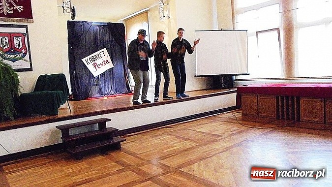 Zdjęcie w galerii na portalu naszraciborz.pl: Otwarcie wyremontowanej świetlicy i Dni Otwarte w Gimnazjum nr 5  wiadomości z regionu