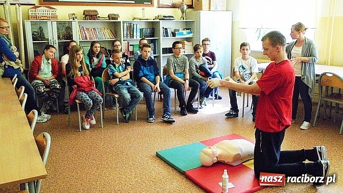 Zdjęcie w galerii na portalu naszraciborz.pl: Otwarcie wyremontowanej świetlicy i Dni Otwarte w Gimnazjum nr 5  wiadomości z regionu