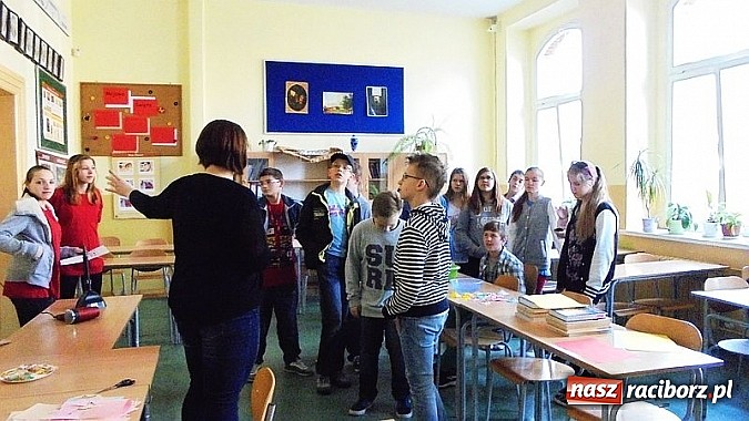 Zdjęcie w galerii na portalu naszraciborz.pl: Otwarcie wyremontowanej świetlicy i Dni Otwarte w Gimnazjum nr 5  wiadomości z regionu