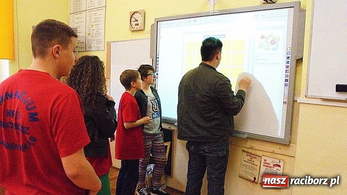 Zdjęcie w galerii na portalu naszraciborz.pl: Otwarcie wyremontowanej świetlicy i Dni Otwarte w Gimnazjum nr 5  wiadomości z regionu