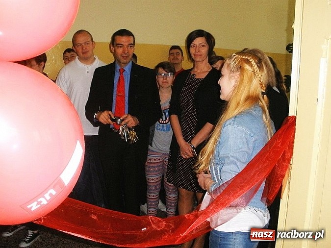 Zdjęcie w galerii na portalu naszraciborz.pl: Otwarcie wyremontowanej świetlicy i Dni Otwarte w Gimnazjum nr 5  wiadomości z regionu