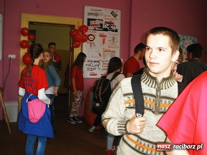 Zdjęcie w galerii na portalu naszraciborz.pl: Otwarcie wyremontowanej świetlicy i Dni Otwarte w Gimnazjum nr 5  wiadomości z regionu