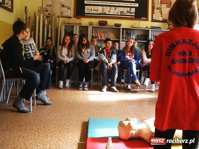 Zdjęcie w galerii na portalu naszraciborz.pl: Otwarcie wyremontowanej świetlicy i Dni Otwarte w Gimnazjum nr 5  wiadomości z regionu