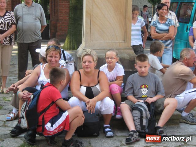 Zdjęcie w galerii na portalu naszraciborz.pl: Bracia i siostry idą do Częstochowy wiadomości z regionu