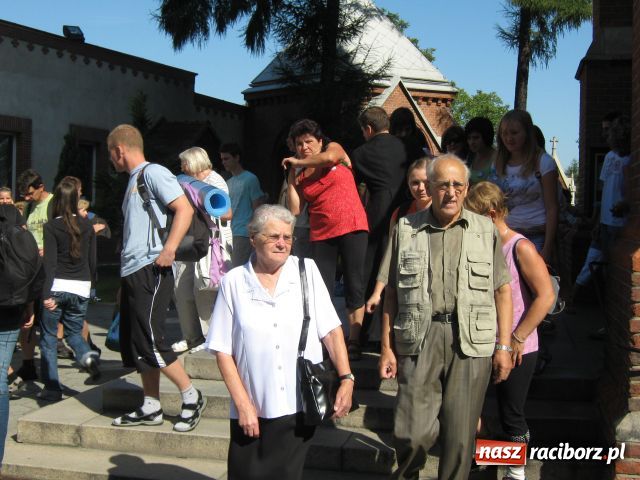 Zdjęcie w galerii na portalu naszraciborz.pl: Bracia i siostry idą do Częstochowy wiadomości z regionu