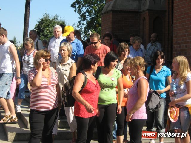 Zdjęcie w galerii na portalu naszraciborz.pl: Bracia i siostry idą do Częstochowy wiadomości z regionu