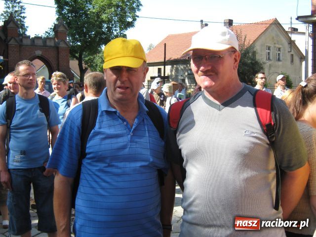 Zdjęcie w galerii na portalu naszraciborz.pl: Bracia i siostry idą do Częstochowy wiadomości z regionu