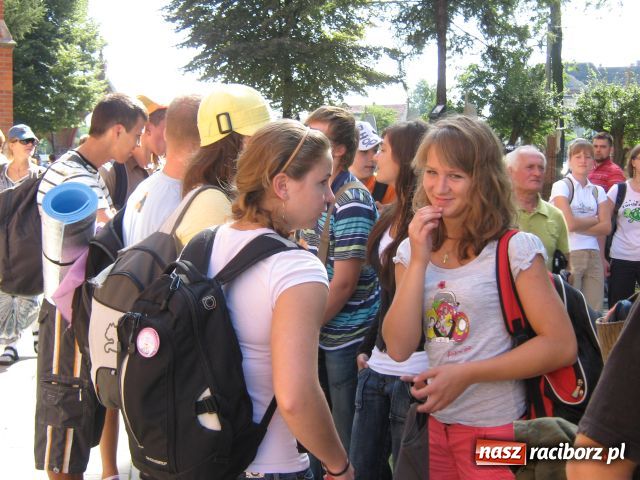 Zdjęcie w galerii na portalu naszraciborz.pl: Bracia i siostry idą do Częstochowy wiadomości z regionu