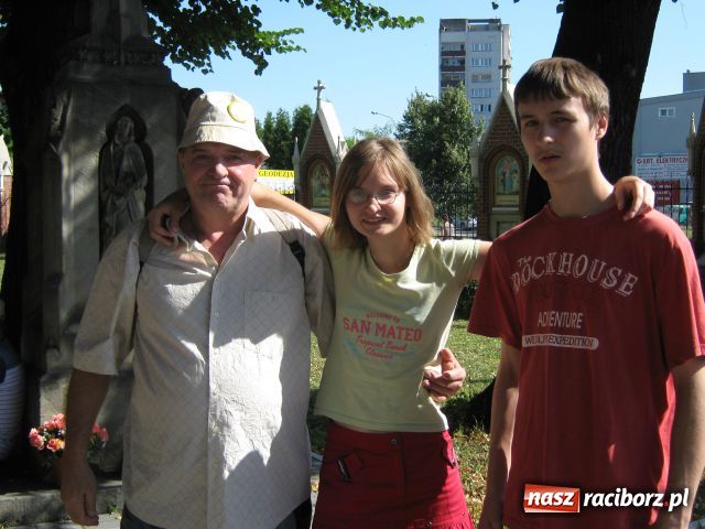 Zdjęcie w galerii na portalu naszraciborz.pl: Bracia i siostry idą do Częstochowy wiadomości z regionu