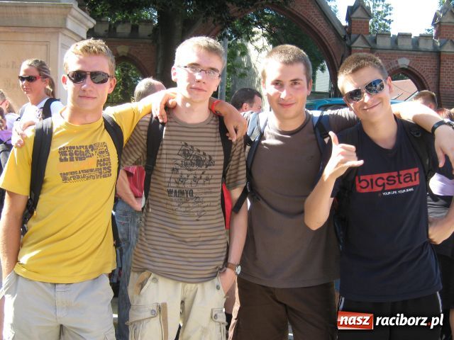 Zdjęcie w galerii na portalu naszraciborz.pl: Bracia i siostry idą do Częstochowy wiadomości z regionu