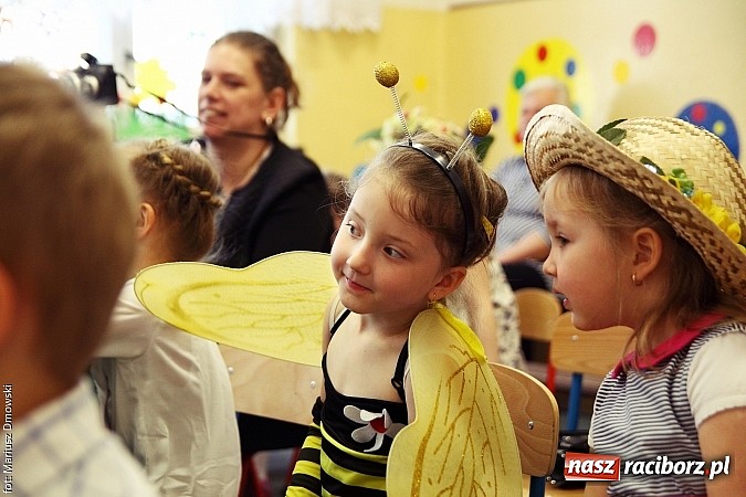 Zdjęcie w galerii na portalu naszraciborz.pl: W Krzanowicach przedszkolaki recytowały wiersze wiadomości z regionu