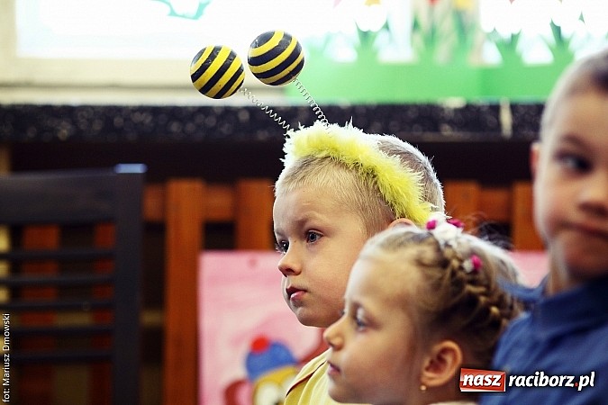 Zdjęcie w galerii na portalu naszraciborz.pl: W Krzanowicach przedszkolaki recytowały wiersze wiadomości z regionu