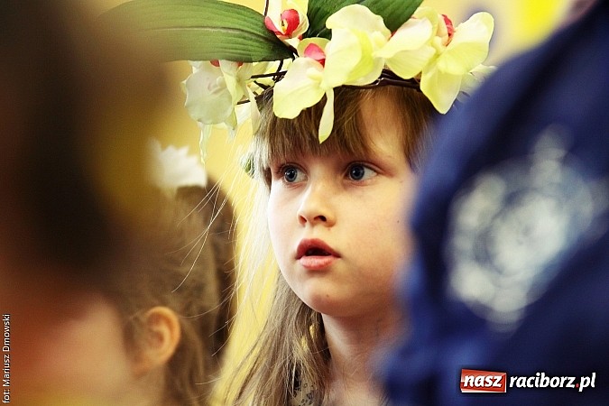 Zdjęcie w galerii na portalu naszraciborz.pl: W Krzanowicach przedszkolaki recytowały wiersze wiadomości z regionu