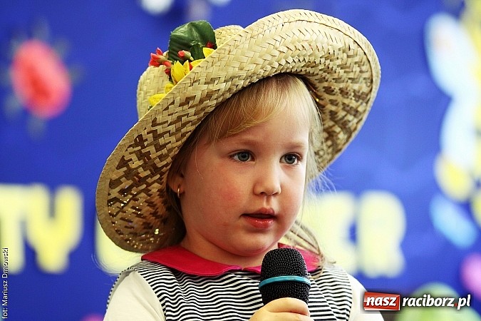 Zdjęcie w galerii na portalu naszraciborz.pl: W Krzanowicach przedszkolaki recytowały wiersze wiadomości z regionu