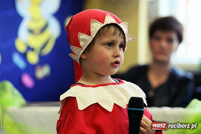 Zdjęcie w galerii na portalu naszraciborz.pl: W Krzanowicach przedszkolaki recytowały wiersze wiadomości z regionu