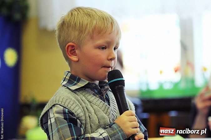 Zdjęcie w galerii na portalu naszraciborz.pl: W Krzanowicach przedszkolaki recytowały wiersze wiadomości z regionu