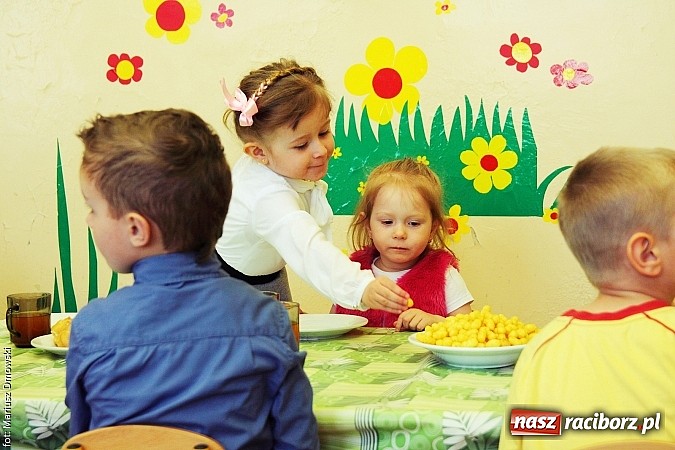 Zdjęcie w galerii na portalu naszraciborz.pl: W Krzanowicach przedszkolaki recytowały wiersze wiadomości z regionu