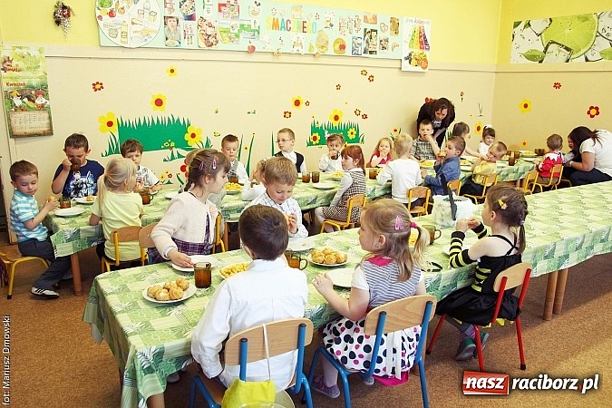 Zdjęcie w galerii na portalu naszraciborz.pl: W Krzanowicach przedszkolaki recytowały wiersze wiadomości z regionu