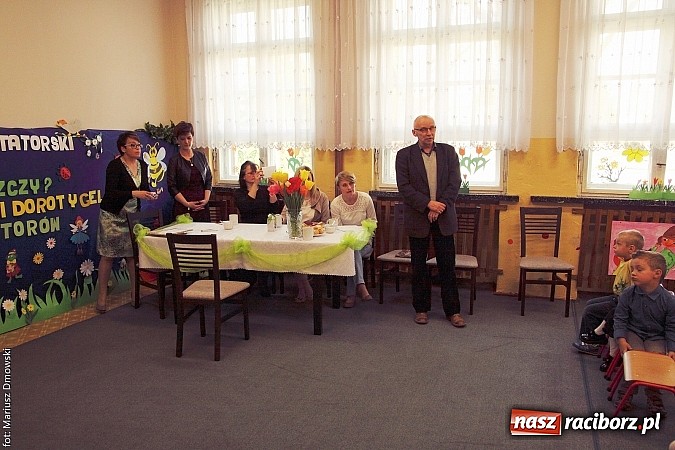 Zdjęcie w galerii na portalu naszraciborz.pl: W Krzanowicach przedszkolaki recytowały wiersze wiadomości z regionu