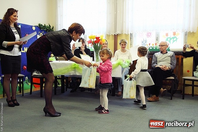 Zdjęcie w galerii na portalu naszraciborz.pl: W Krzanowicach przedszkolaki recytowały wiersze wiadomości z regionu