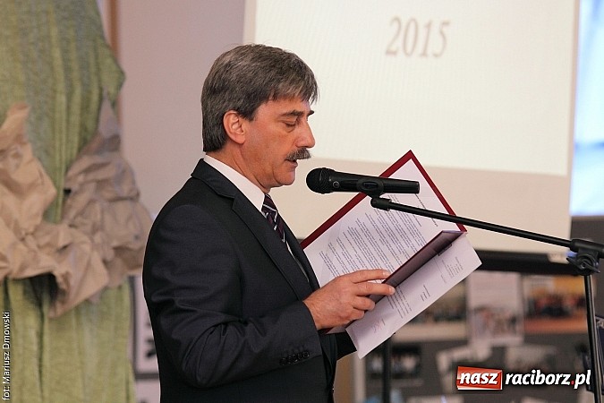 Zdjęcie w galerii na portalu naszraciborz.pl: Wszystko co dobre kiedyś się kończy. Ekonomik żegna maturzystów wiadomości z regionu