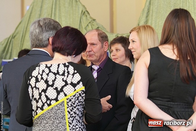 Zdjęcie w galerii na portalu naszraciborz.pl: Wszystko co dobre kiedyś się kończy. Ekonomik żegna maturzystów wiadomości z regionu