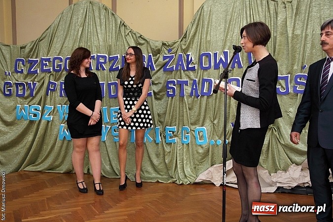 Zdjęcie w galerii na portalu naszraciborz.pl: Wszystko co dobre kiedyś się kończy. Ekonomik żegna maturzystów wiadomości z regionu