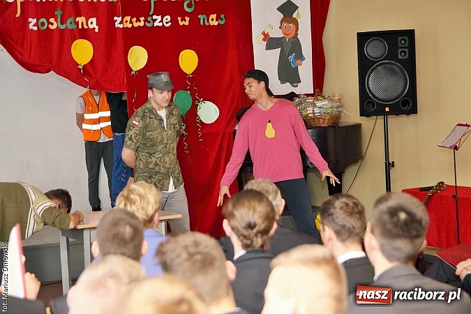 Zdjęcie w galerii na portalu naszraciborz.pl: Z Budowlanki odszedł wyjątkowy rocznik wiadomości z regionu