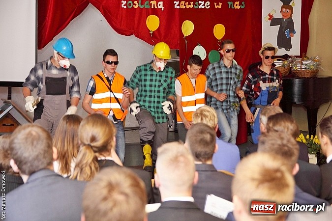 Zdjęcie w galerii na portalu naszraciborz.pl: Z Budowlanki odszedł wyjątkowy rocznik wiadomości z regionu