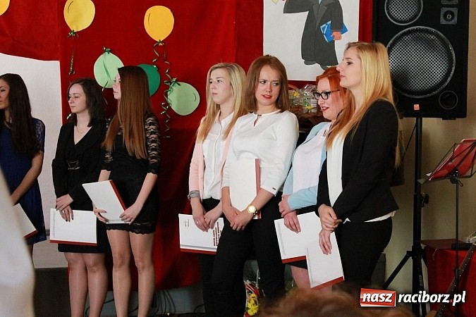 Zdjęcie w galerii na portalu naszraciborz.pl: Z Budowlanki odszedł wyjątkowy rocznik wiadomości z regionu