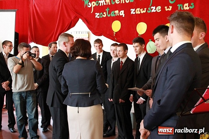 Zdjęcie w galerii na portalu naszraciborz.pl: Z Budowlanki odszedł wyjątkowy rocznik wiadomości z regionu