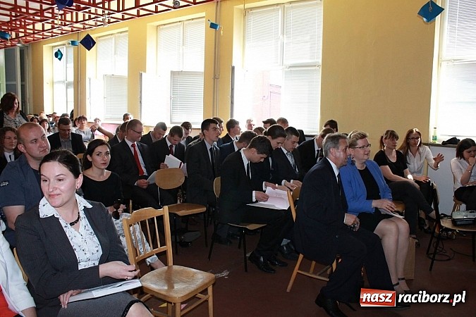 Zdjęcie w galerii na portalu naszraciborz.pl: Z Budowlanki odszedł wyjątkowy rocznik wiadomości z regionu