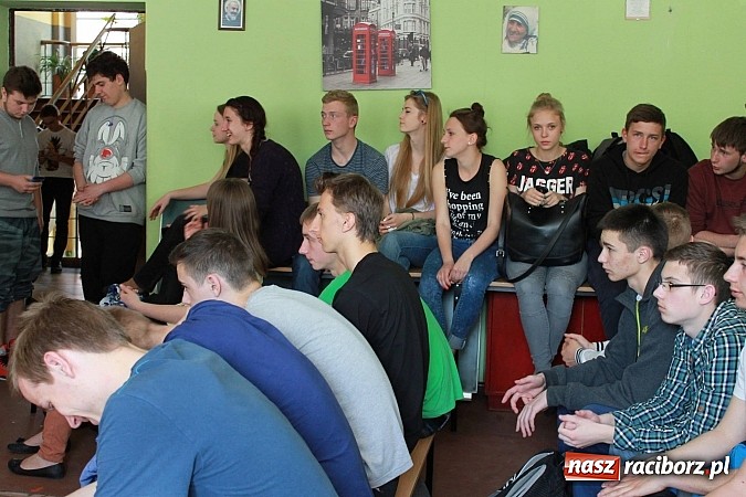 Zdjęcie w galerii na portalu naszraciborz.pl: Z Budowlanki odszedł wyjątkowy rocznik wiadomości z regionu