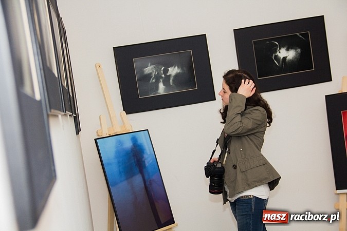 Zdjęcie w galerii na portalu naszraciborz.pl: Żywioły Natury w Galerii Czarny Kot wiadomości z regionu