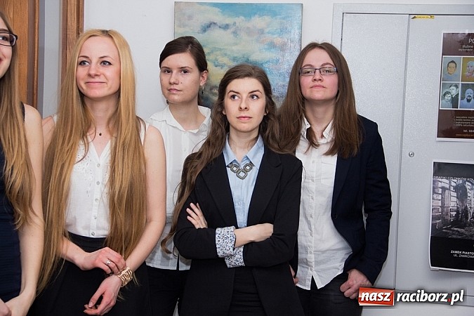 Zdjęcie w galerii na portalu naszraciborz.pl: Żywioły Natury w Galerii Czarny Kot wiadomości z regionu
